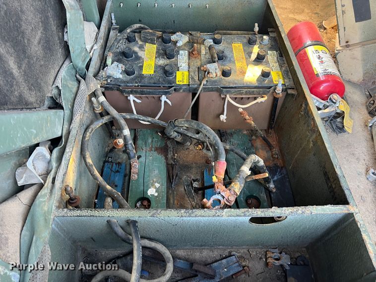 image for item DS2469 1991 BMY  flatbed truck