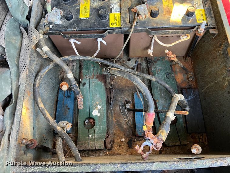 image for item DS2469 1991 BMY  flatbed truck