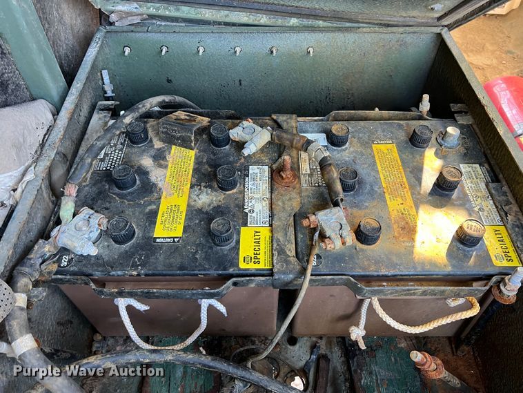 image for item DS2469 1991 BMY  flatbed truck