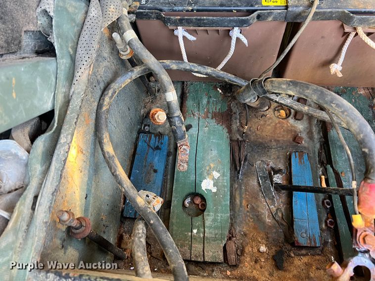 image for item DS2469 1991 BMY  flatbed truck