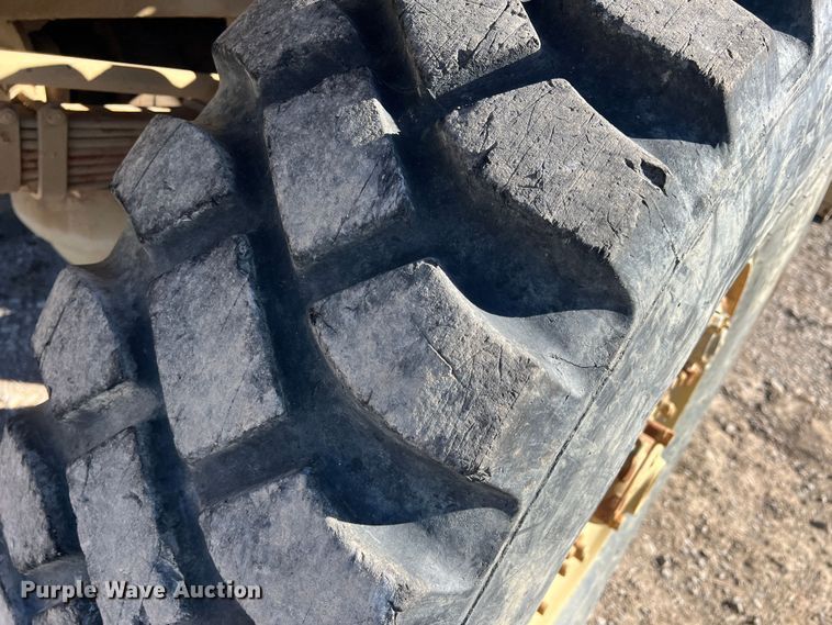 image for item DS2469 1991 BMY  flatbed truck