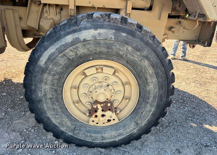 image for item DS2469 1991 BMY  flatbed truck