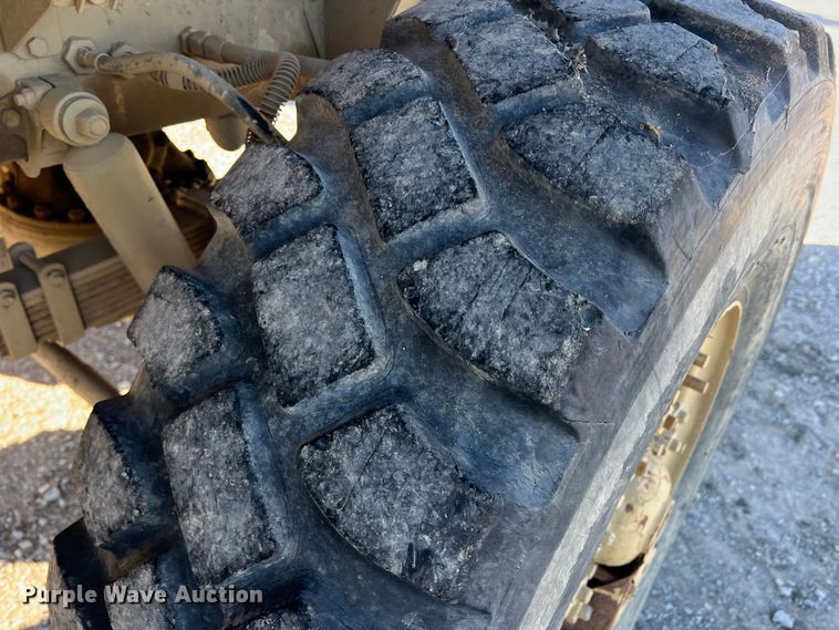 image for item DS2469 1991 BMY  flatbed truck