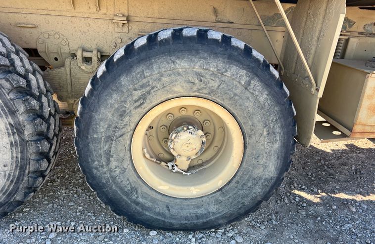 image for item DS2469 1991 BMY  flatbed truck