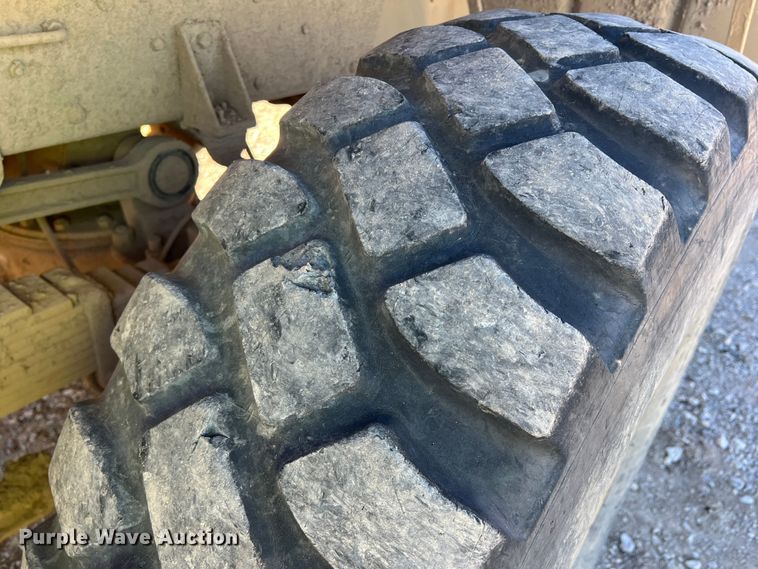 image for item DS2469 1991 BMY  flatbed truck