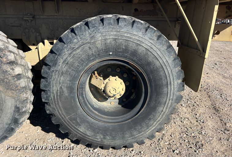 image for item DS2469 1991 BMY  flatbed truck