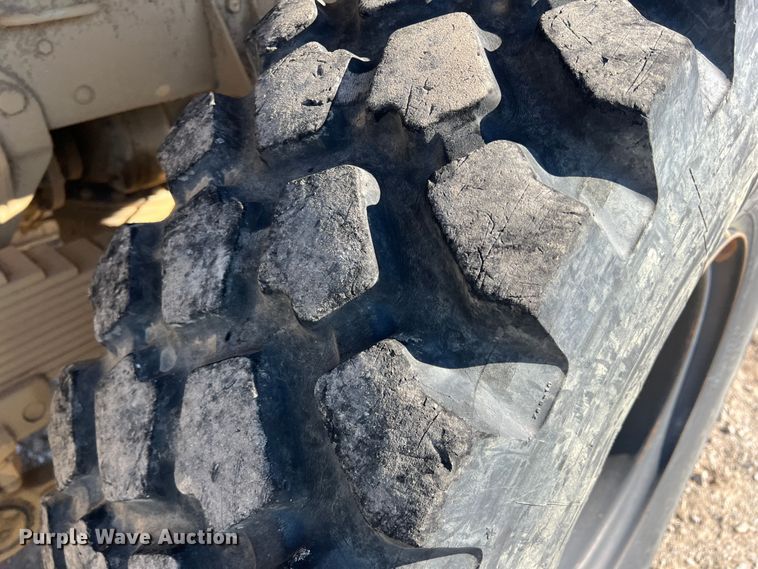 image for item DS2469 1991 BMY  flatbed truck