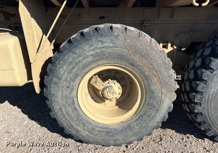 image for item DS2469 1991 BMY  flatbed truck