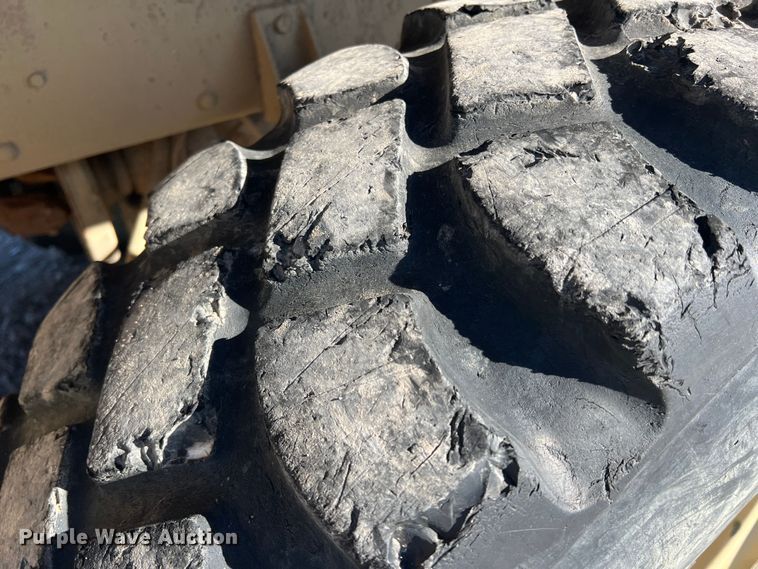 image for item DS2469 1991 BMY  flatbed truck