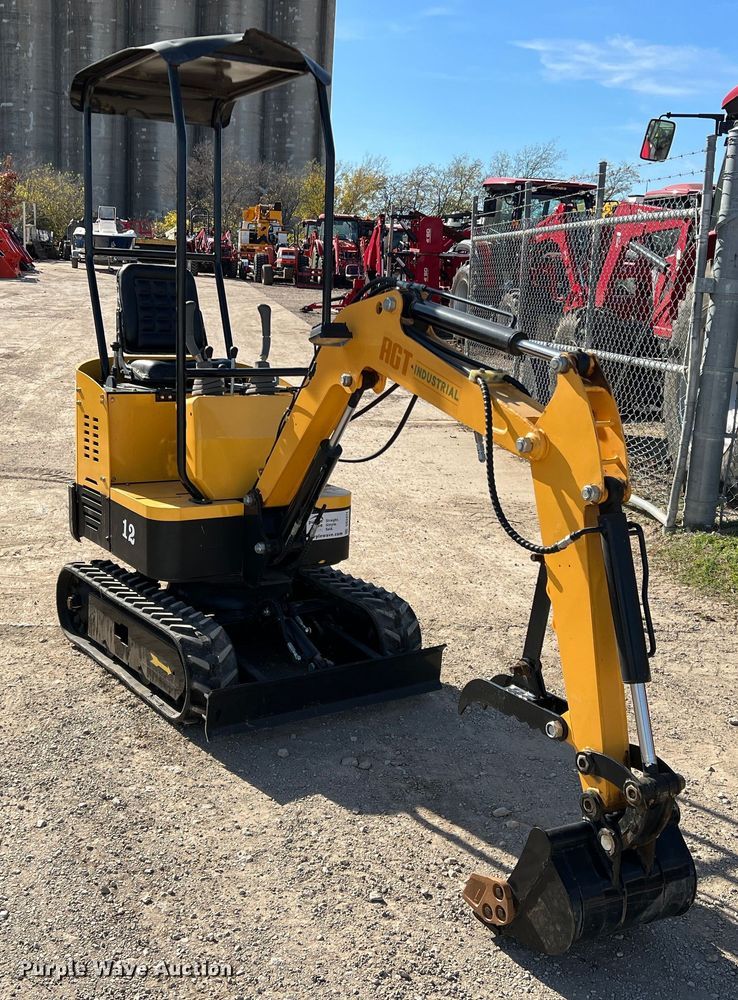 image for item DS2471 2022 Agrotk H12  mini excavator