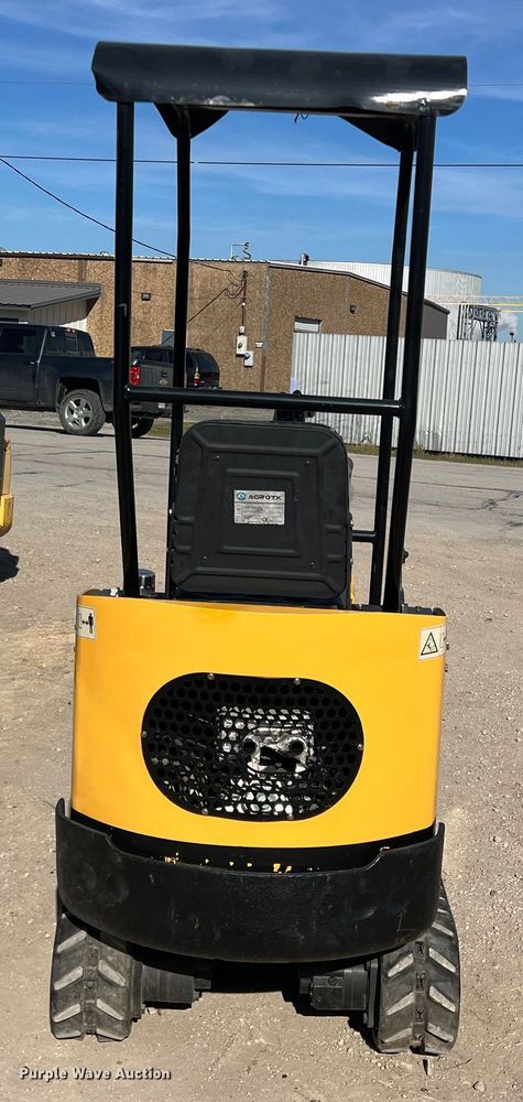 image for item DS2471 2022 Agrotk H12  mini excavator
