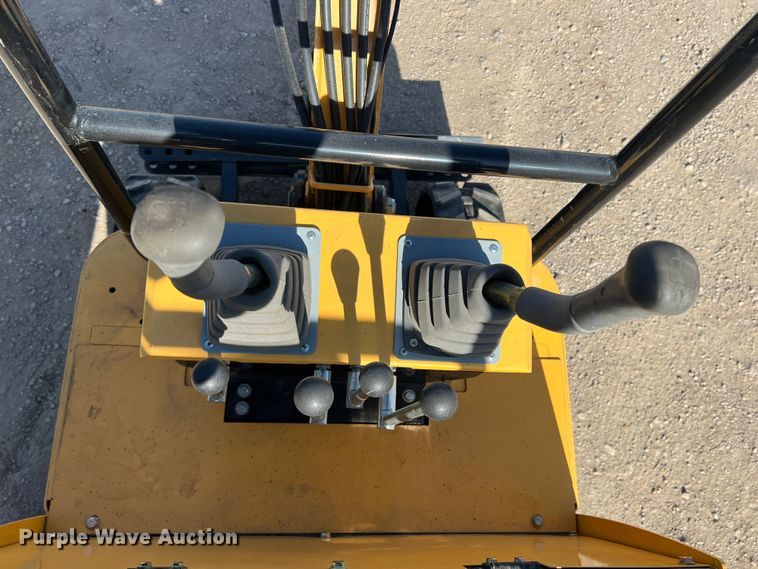 image for item DS2471 2022 Agrotk H12  mini excavator