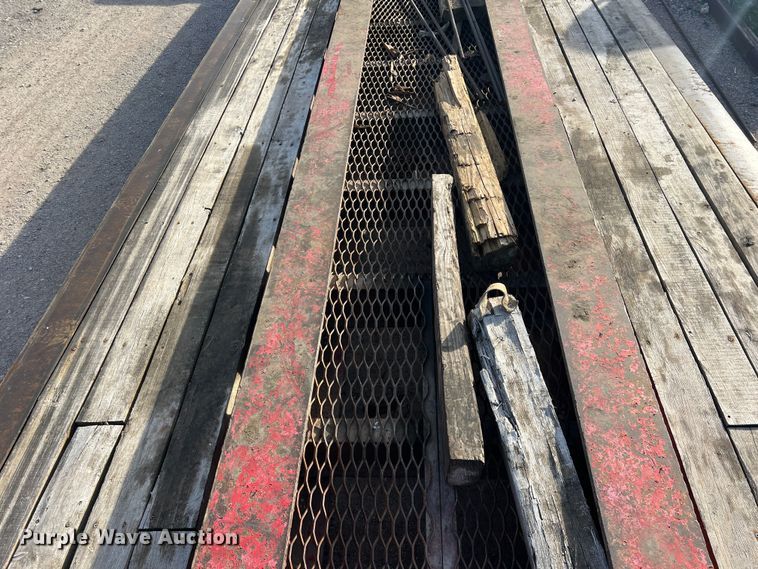 image for item DS2472 2000 Trail King  lowboy equipment trailer