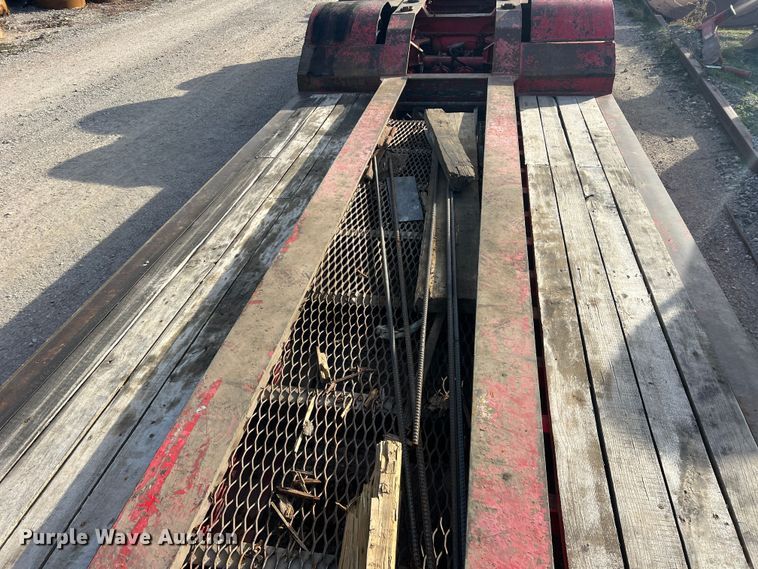 image for item DS2472 2000 Trail King  lowboy equipment trailer
