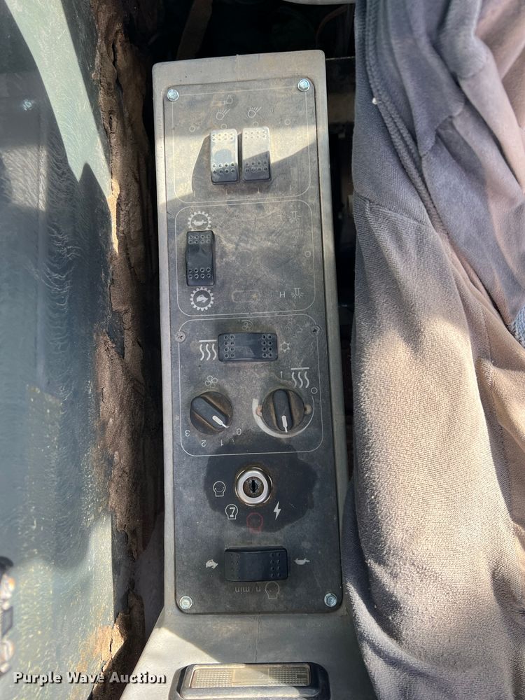 image for item DS2477 Gradall XL4100 II  wheeled excavator