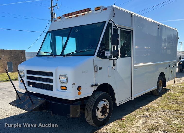 image for item DS2479 2008 Workhorse W62  delivery truck