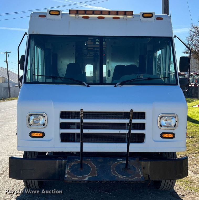 image for item DS2479 2008 Workhorse W62  delivery truck
