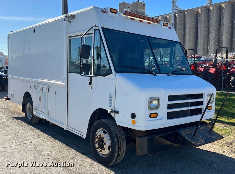 image for item DS2479 2008 Workhorse W62  delivery truck