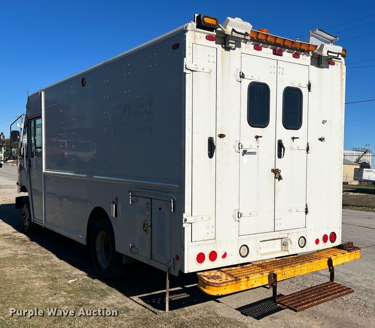 image for item DS2479 2008 Workhorse W62  delivery truck