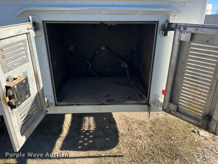 image for item DS2479 2008 Workhorse W62  delivery truck