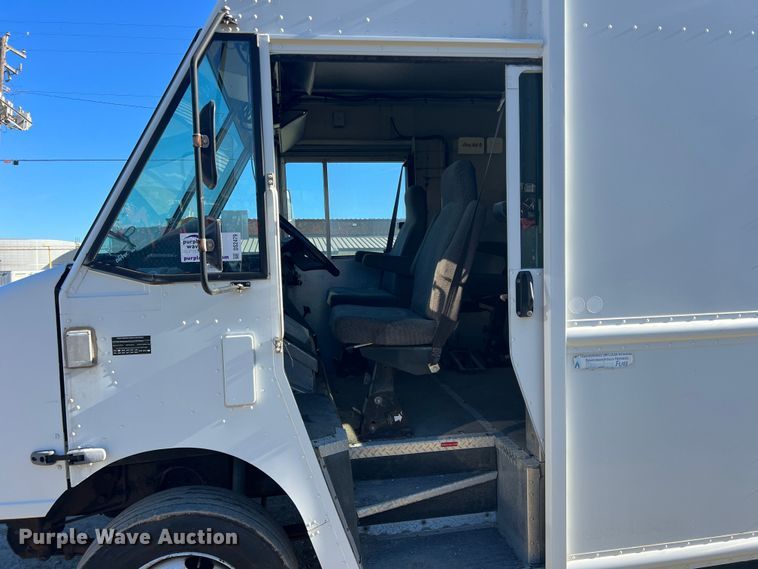 image for item DS2479 2008 Workhorse W62  delivery truck