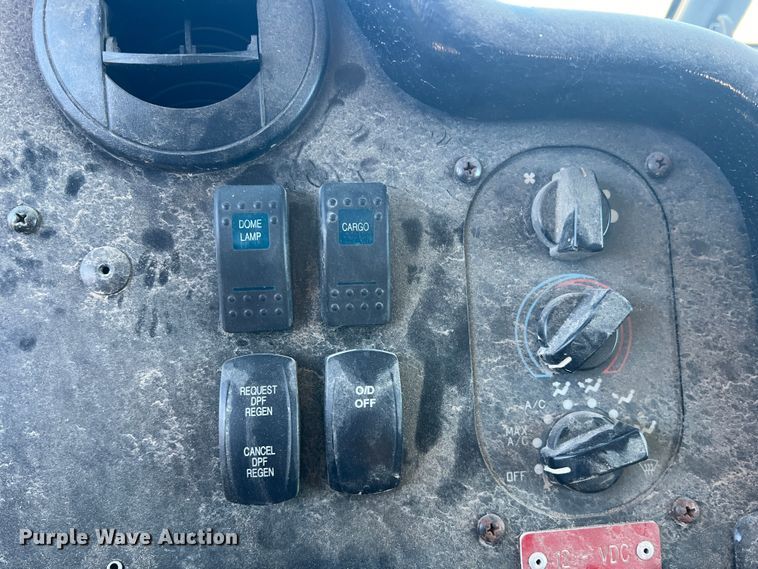 image for item DS2479 2008 Workhorse W62  delivery truck