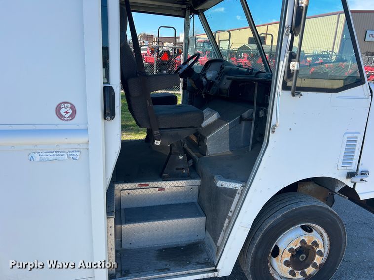 image for item DS2479 2008 Workhorse W62  delivery truck