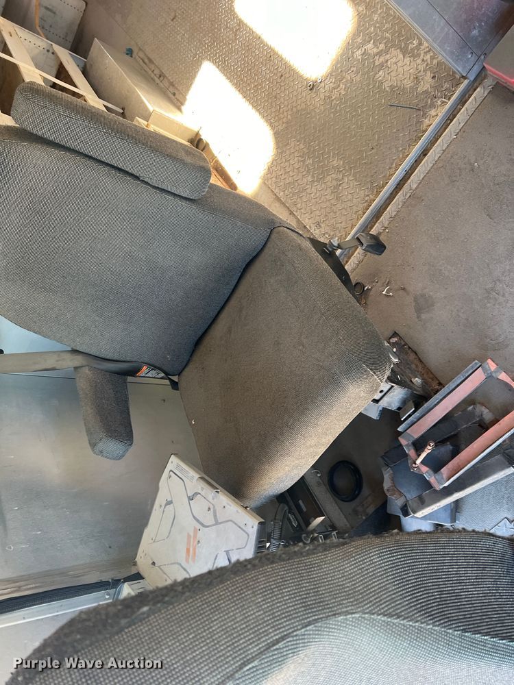 image for item DS2479 2008 Workhorse W62  delivery truck