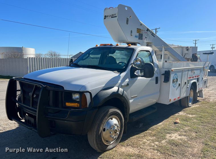 image for item DS2480 2006 Ford F550  bucket truck