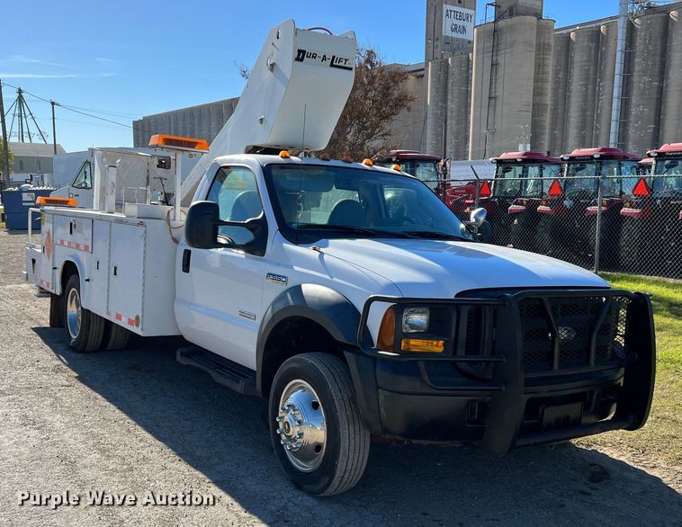 image for item DS2480 2006 Ford F550  bucket truck