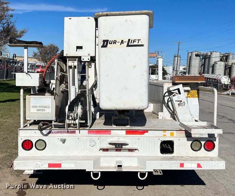 image for item DS2480 2006 Ford F550  bucket truck