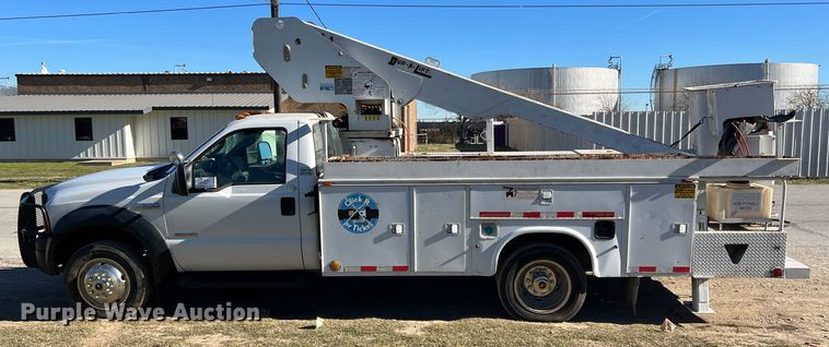 image for item DS2480 2006 Ford F550  bucket truck