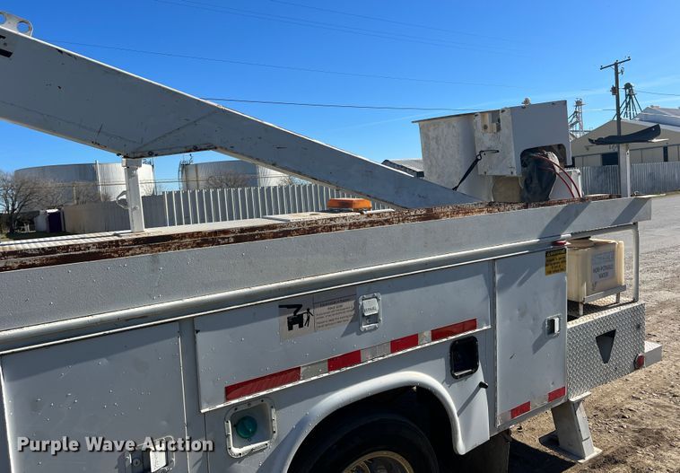 image for item DS2480 2006 Ford F550  bucket truck
