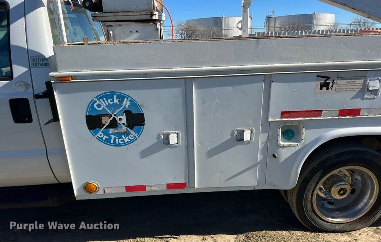 image for item DS2480 2006 Ford F550  bucket truck