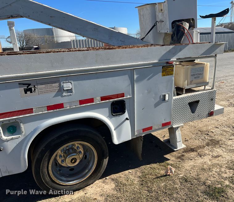 image for item DS2480 2006 Ford F550  bucket truck