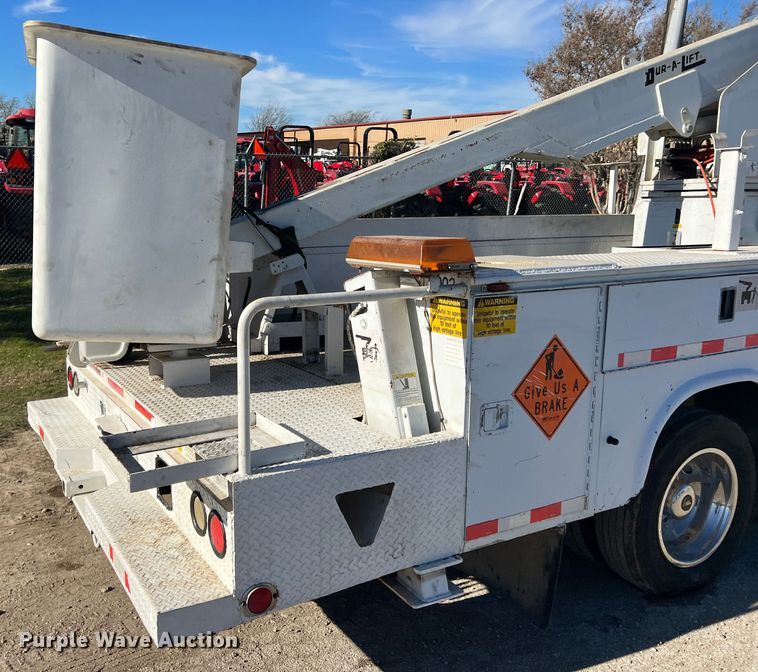 image for item DS2480 2006 Ford F550  bucket truck
