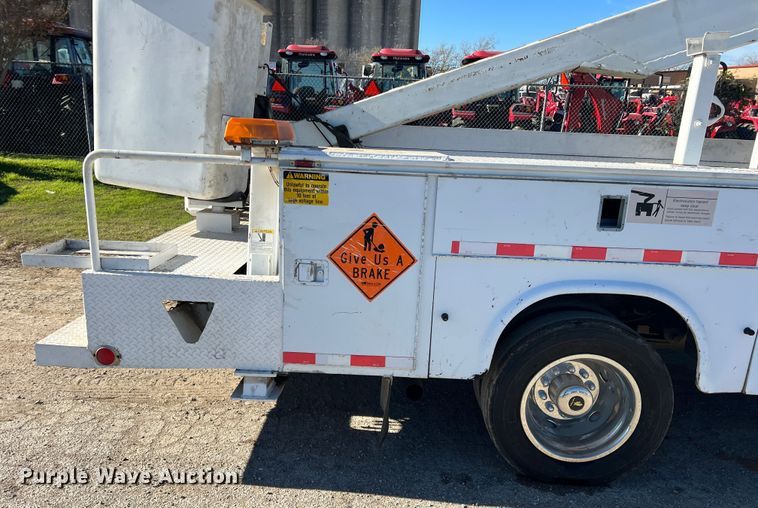 image for item DS2480 2006 Ford F550  bucket truck
