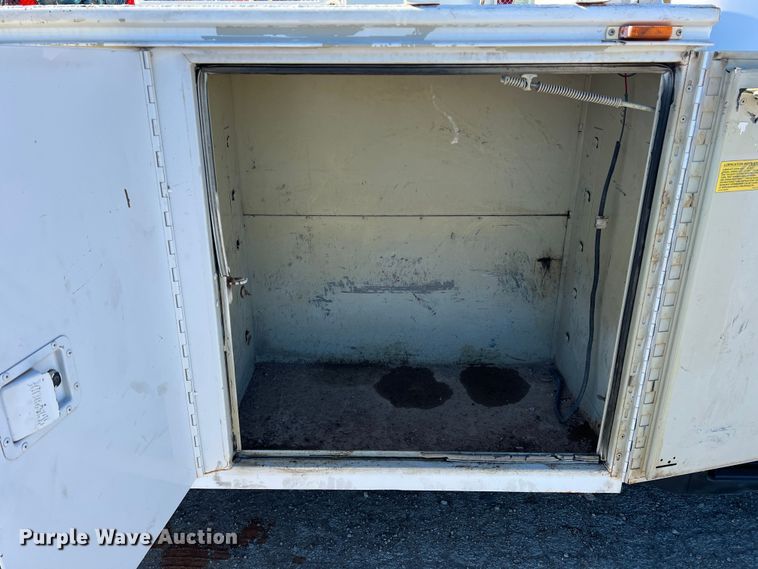 image for item DS2480 2006 Ford F550  bucket truck