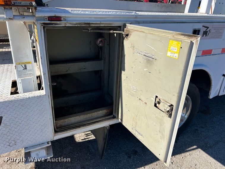 image for item DS2480 2006 Ford F550  bucket truck