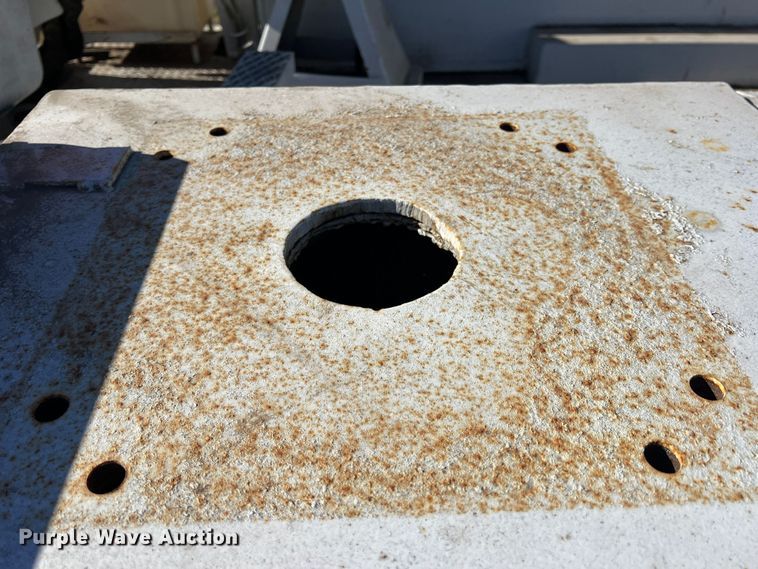 image for item DS2480 2006 Ford F550  bucket truck