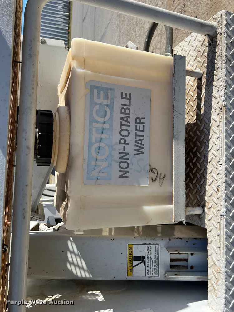 image for item DS2480 2006 Ford F550  bucket truck