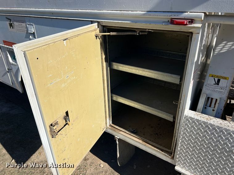 image for item DS2480 2006 Ford F550  bucket truck