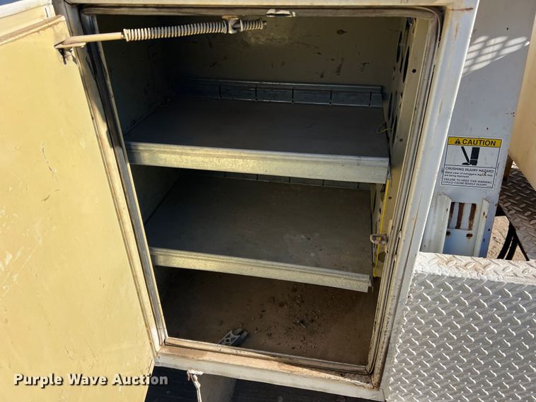 image for item DS2480 2006 Ford F550  bucket truck