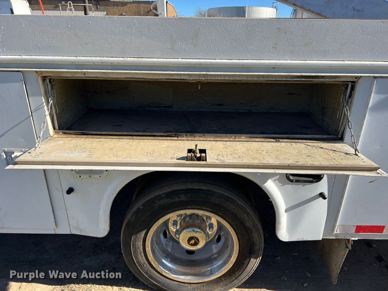 image for item DS2480 2006 Ford F550  bucket truck