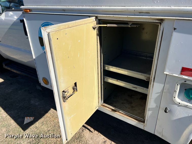 image for item DS2480 2006 Ford F550  bucket truck