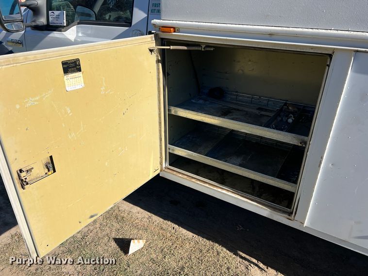 image for item DS2480 2006 Ford F550  bucket truck