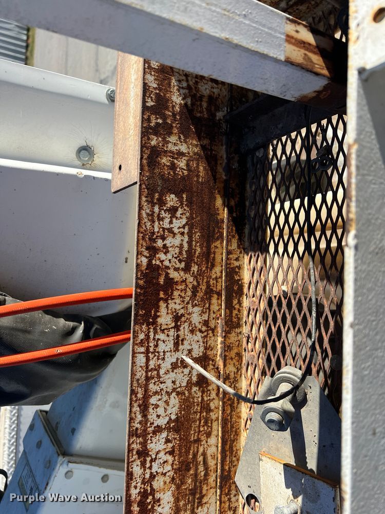 image for item DS2480 2006 Ford F550  bucket truck