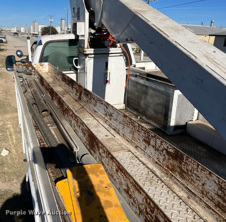 image for item DS2480 2006 Ford F550  bucket truck