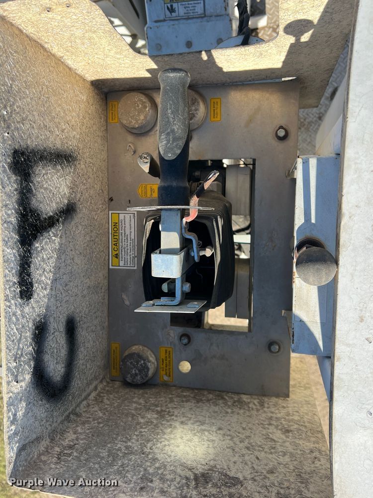 image for item DS2480 2006 Ford F550  bucket truck