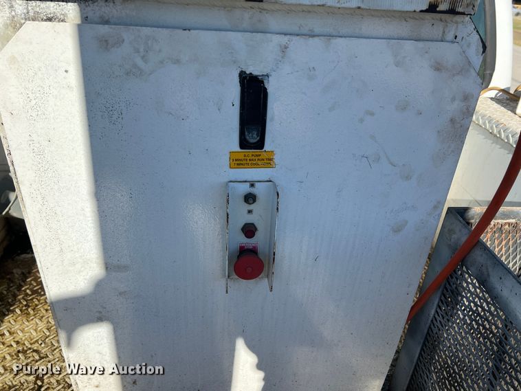 image for item DS2480 2006 Ford F550  bucket truck